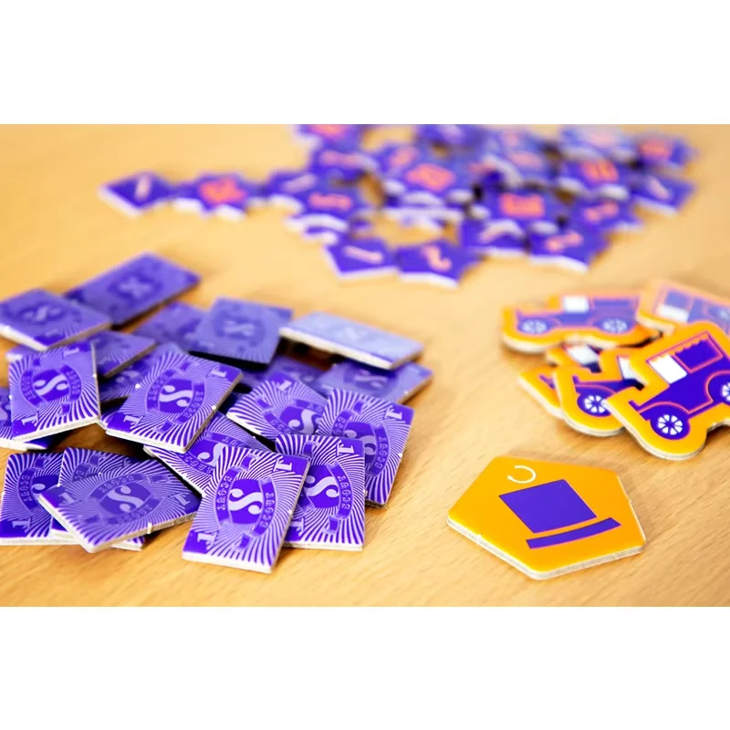 Dobre seu idioma divertido com o jogo de cartas de pôquer Circus Scout – perfeito para noites memoráveis!