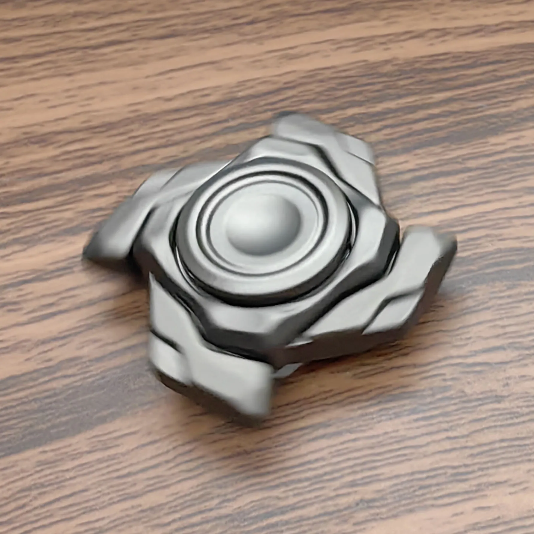 EDC Fidget Sliders MINI เปิดเกราะ SPINNING TOP Fidget ของเล่นความเครียดบรรเทาสําหรับผู้ใหญ่โลหะแม่เหล็กของเล่นความวิตกกังวลและความเครียด Reli