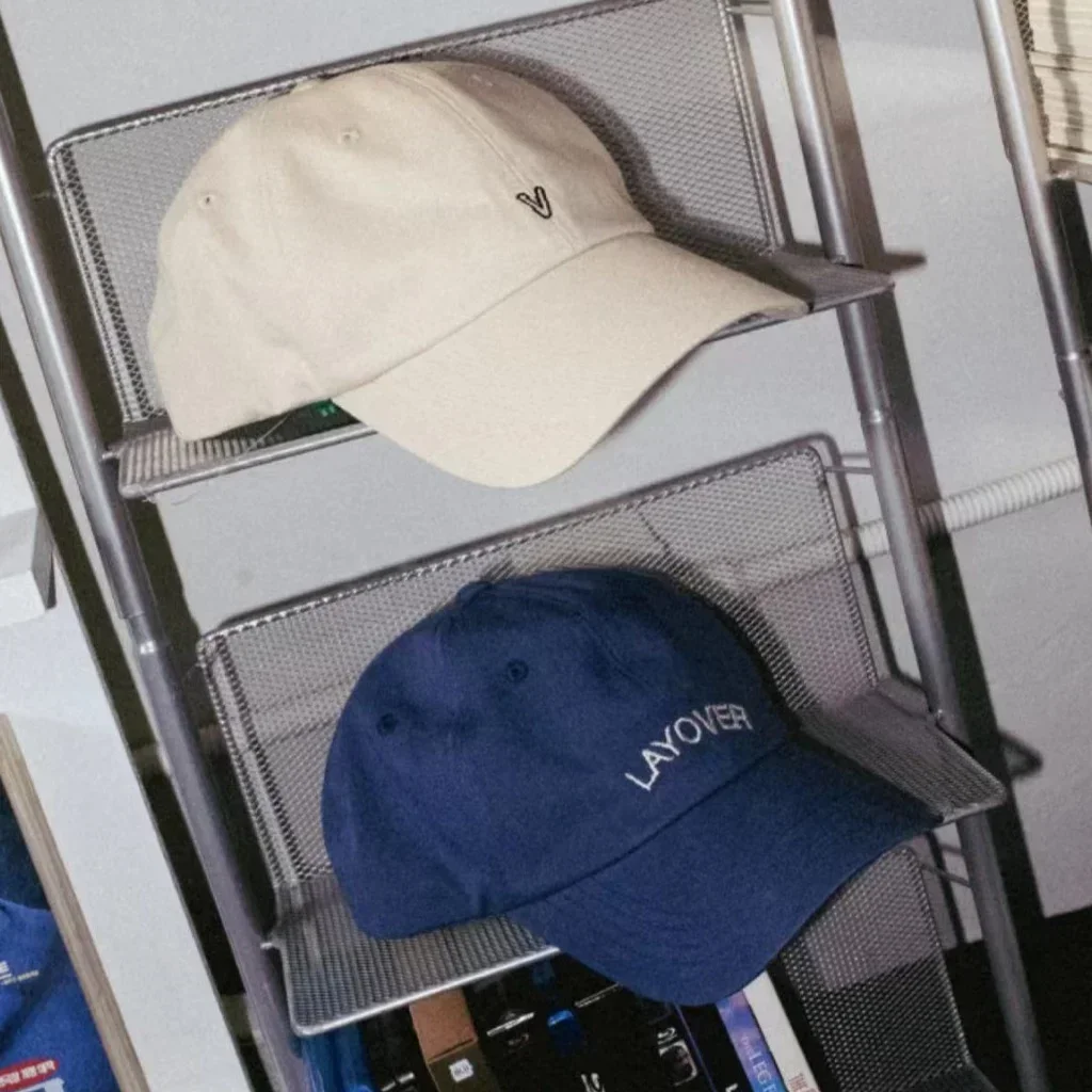 Kpopアイドルレイオーバーロゴ刺繍キャップ、野球帽、キムテヒョン