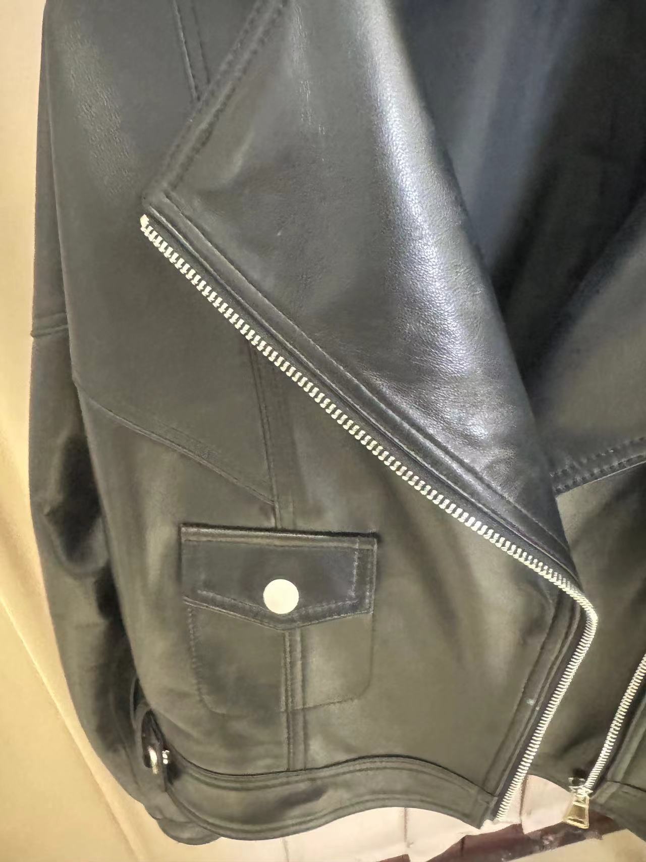 Casaco de pele de carneiro natural e real para mulheres, casacos curtos, gola preta virada para baixo, linda moda