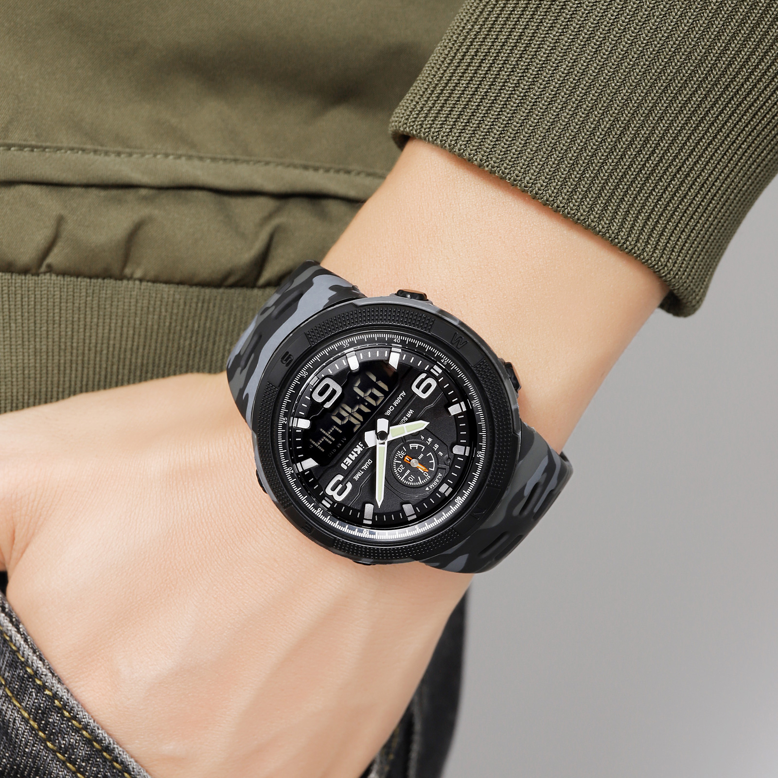 SKMEI 1655 Reloj electrónico para deportes al aire libre para hombres Pantalla dual Reloj de exploración para estudiantes multifuncional resistente al agua