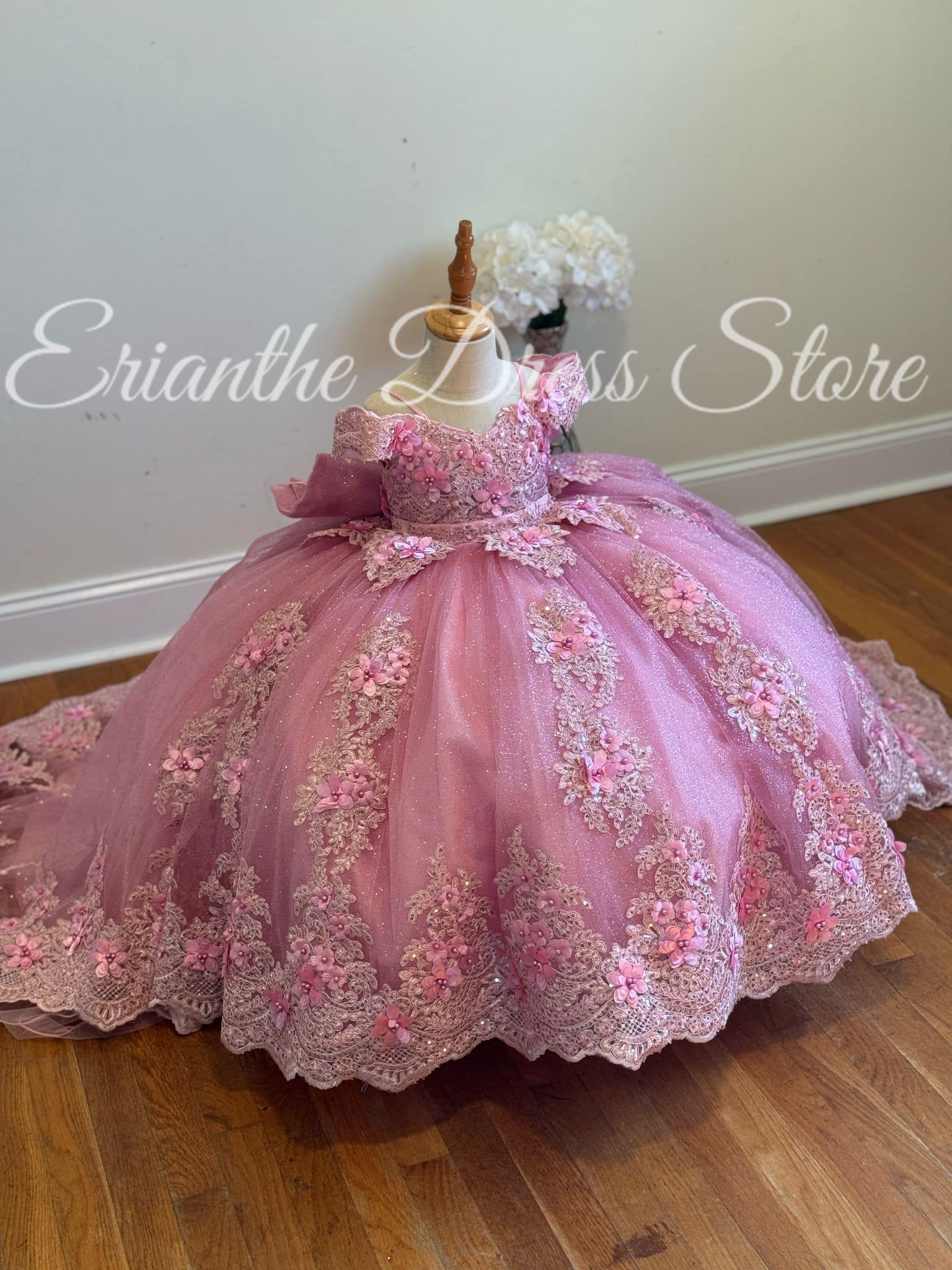Vestido de niña de flores para boda con lazo, apliques de encaje, tul hinchado brillante, fiesta de cumpleaños para niños, vestidos de baile de primera comunión personalizados