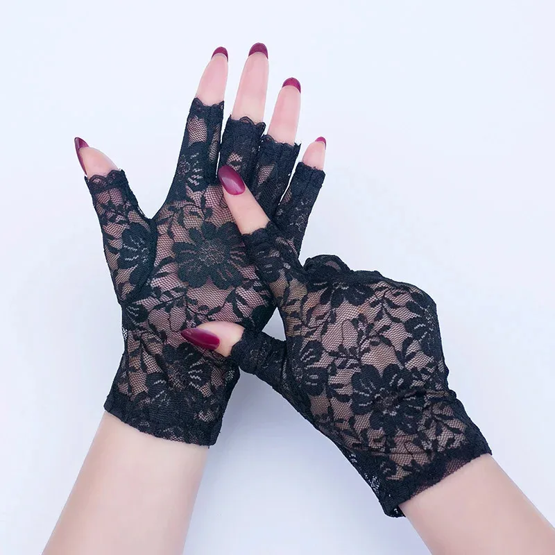 Luvas femininas curtas de renda com meio dedo