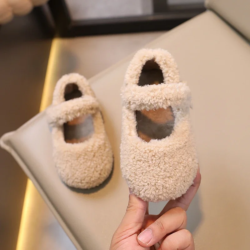 รองเท้า Flat5สำหรับเด็ก, ใหม่ฤดูหนาวรองเท้าลำลองขนเฟอร์กันหนาวน้ำหนักเบาใส่สบายกันลื่น2024เด็กหญิงเด็กชายใส่สบาย