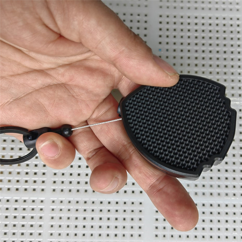 盗難防止メタル引きやすいバックルロープ弾性キーホルダースポーティな格納式キーリングアンチロストヨーヨースキーパスIDカード