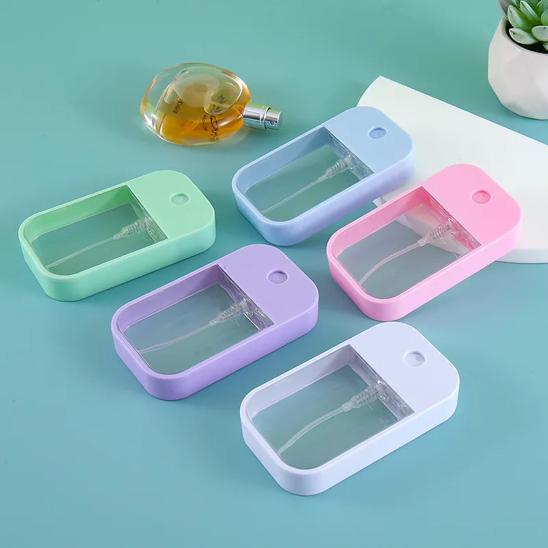 새로운 45ml 토너 디스펜서 재사용 가능한 휴대용 충전 향수병 미니 카드 스프레이 병 여행 메이크업 프레스 병