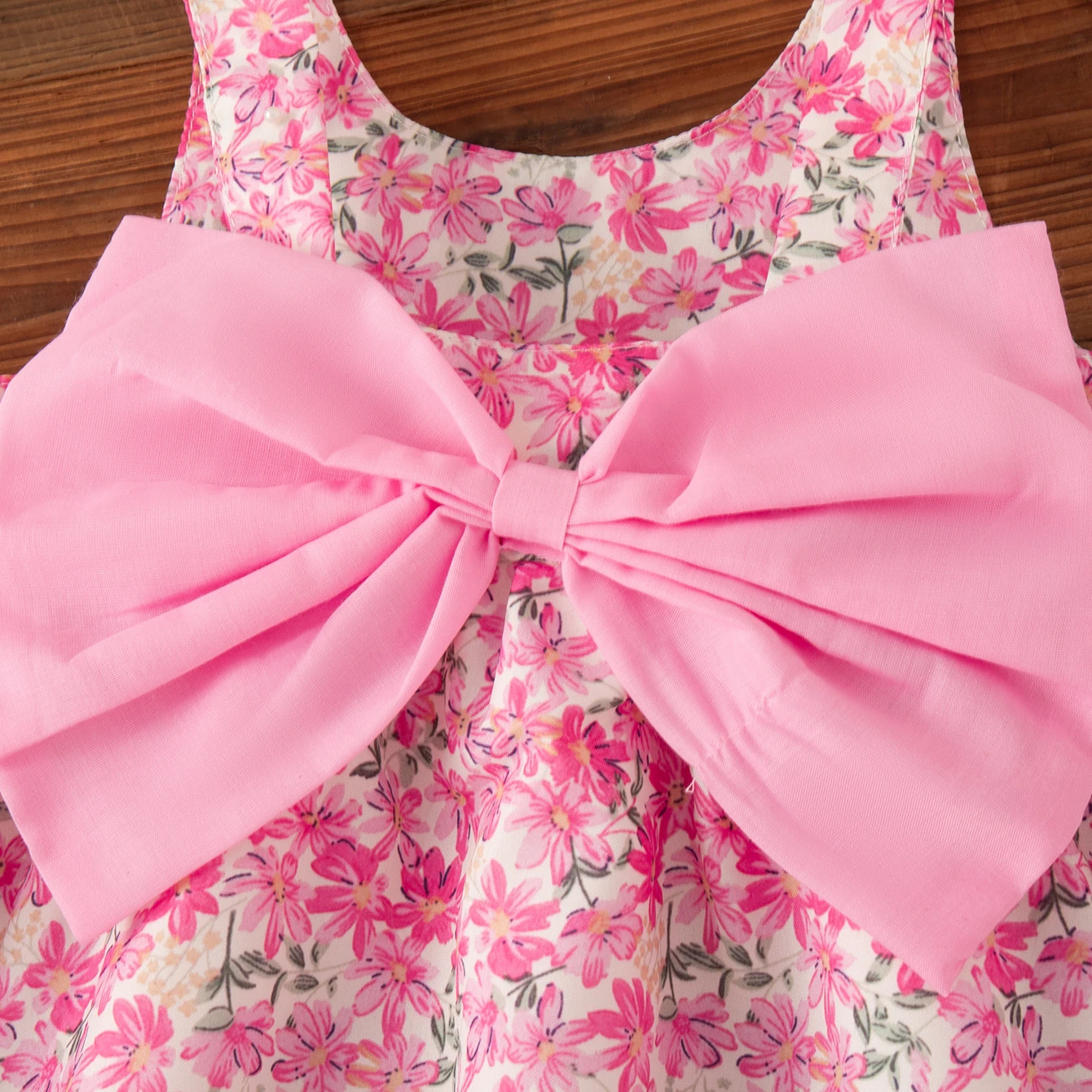 Abito da festa estivo da spiaggia per ragazze Abito con bretelle con stampa floreale con fiocco rosso rosa Abito da esterno casual per ragazza Cappello inviato