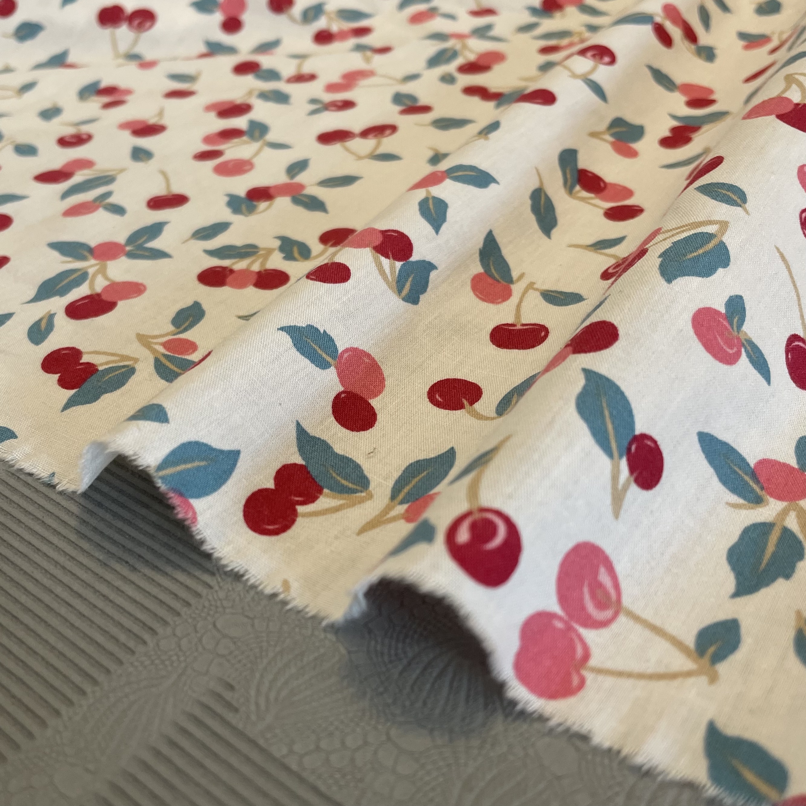 Pequena cereja floral 100% algodão popeline 40s design original tecido impressão digital para costurar vestidos de pano saia crianças designer