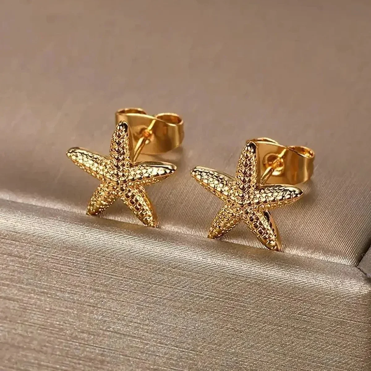 Orecchini a bottone vintage in acciaio inossidabile con stella marina estiva per le donne Orecchini semplici con conchiglia a stella Regalo di gioielli per feste sull'oceano