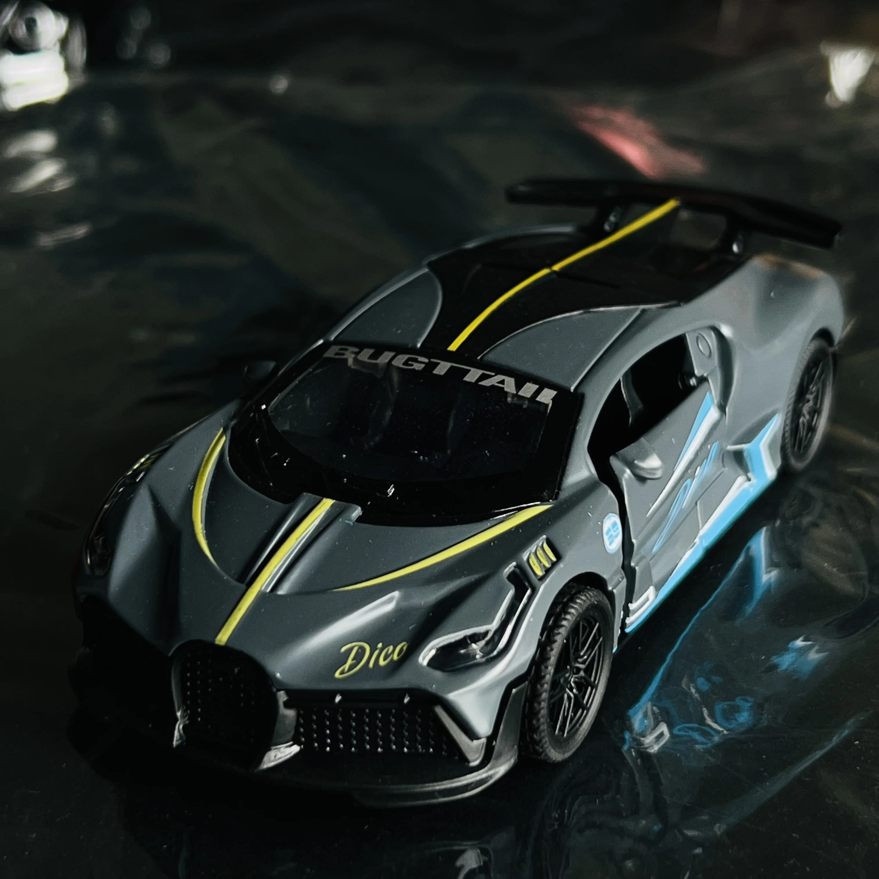 Modelo de carro de liga infantil, simulação de menino, modelo de carro que pode ser aberto, carro de brinquedo, novo ornamento famoso na internet