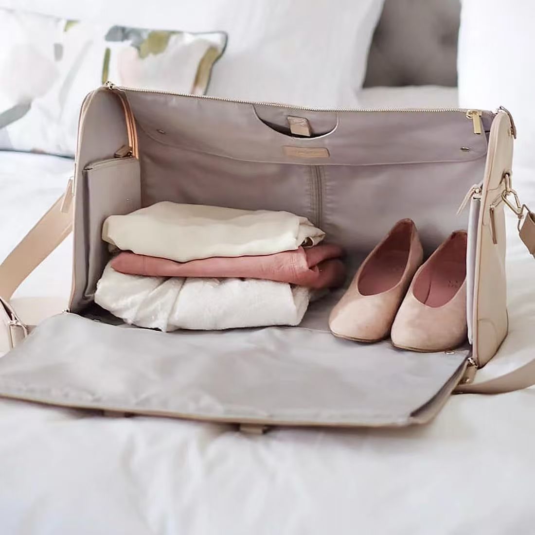 Large Capacity Waterproof Weekend Handbag Portable Convertible Travel Bag Stylish Carry on Duffel Bag Multipurpose Designer