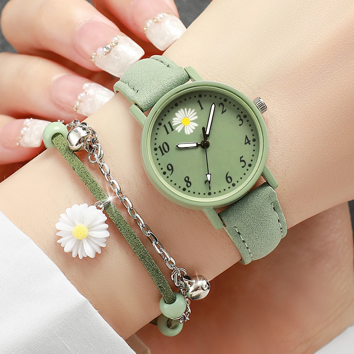 แฟชั่น 2 ชิ้น/เซ็ตผู้หญิง Daisy Dial นาฬิกาหนังและสร้อยข้อมือดอกไม้สีเขียว