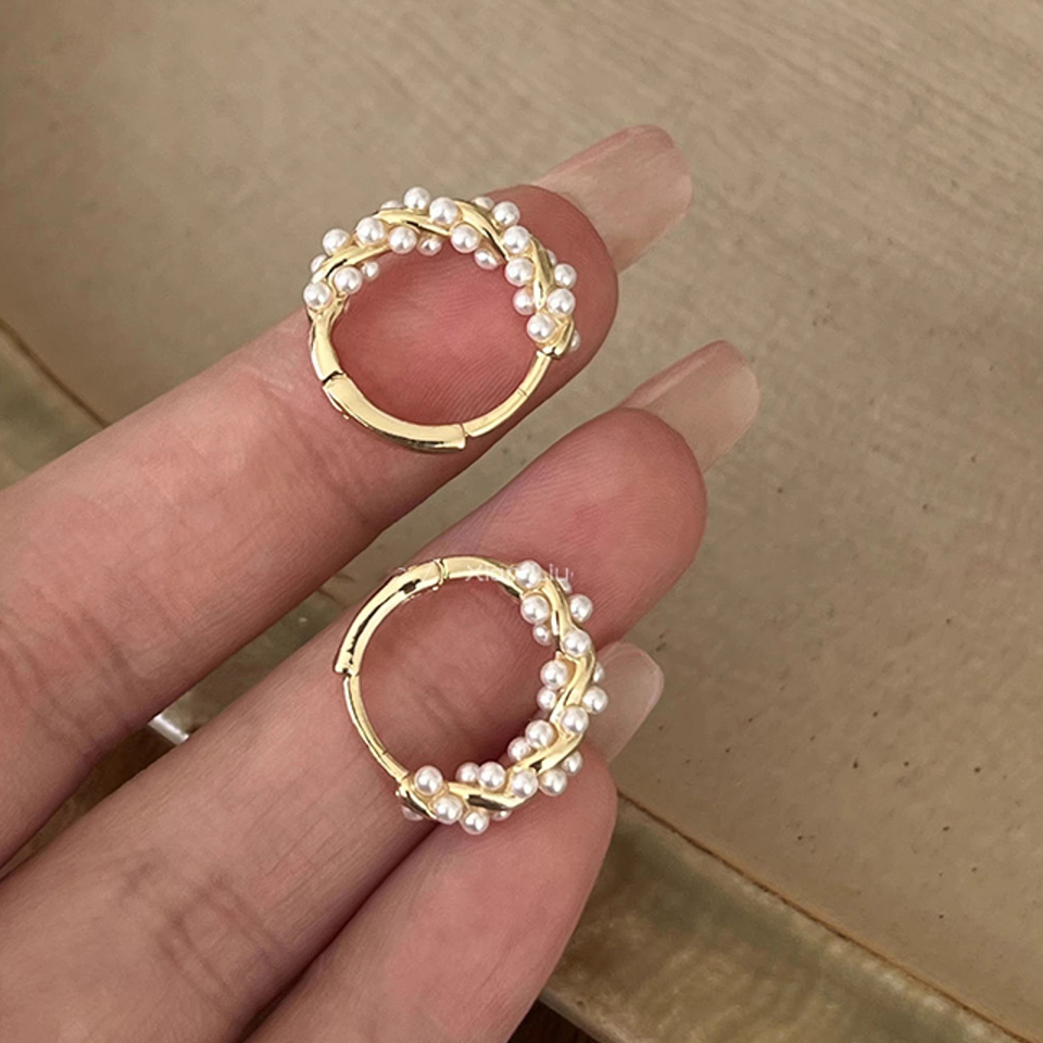 Yupsk Orecchini a cerchio con perle finte francesi Piccoli orecchini a cerchio rotondi per le donne Orecchini con texture squisita Gioielli Regalo per ragazze