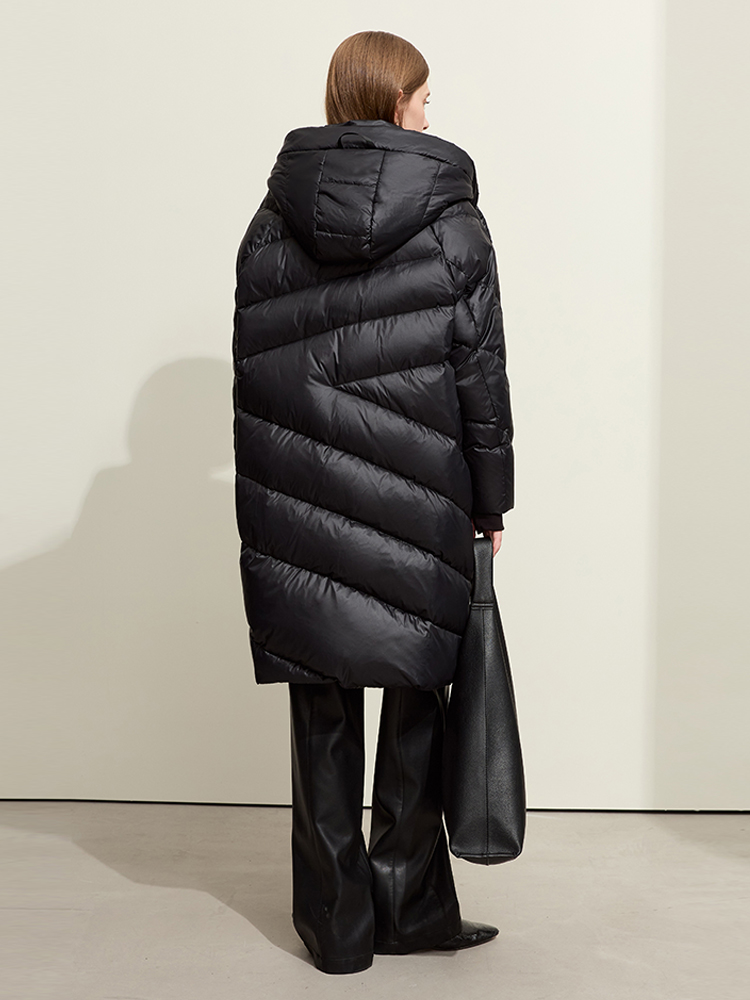 Женский пуховик с капюшоном и поясом, с надписью