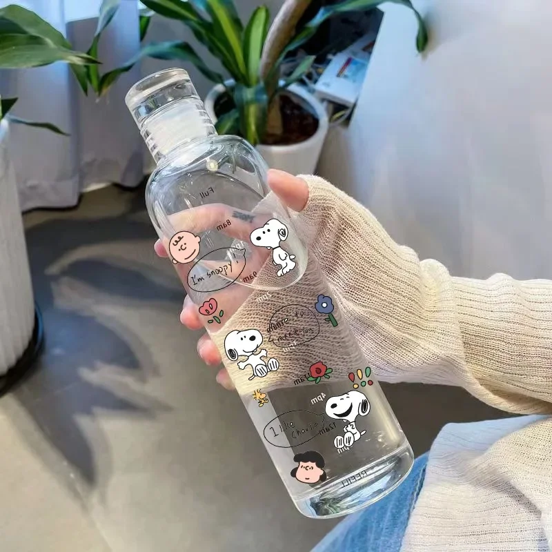 500ML ใหม่ Snoopy ขวดน้ําอะนิเมะกีฬาถ้วยน้ําขนาดใหญ่ความจุแบบพกพาถ้วยพลาสติกเด็กโรงเรียนถ้วยน้ําสร้างแรงบันดาลใจถ้วย
