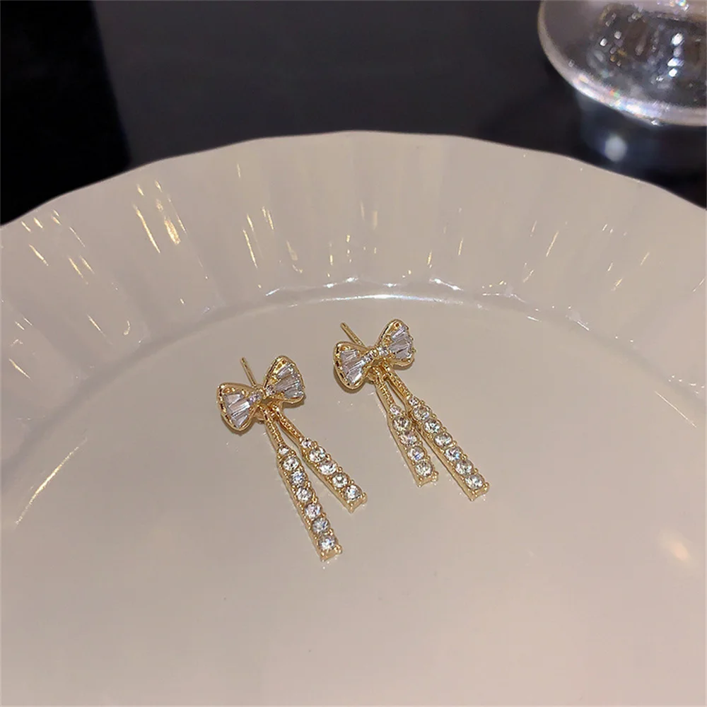 Orecchini con fiocco in zircone alla moda orecchini con nappe in cristallo acrilico per le donne gioielli per feste di moda accessori alla moda regali