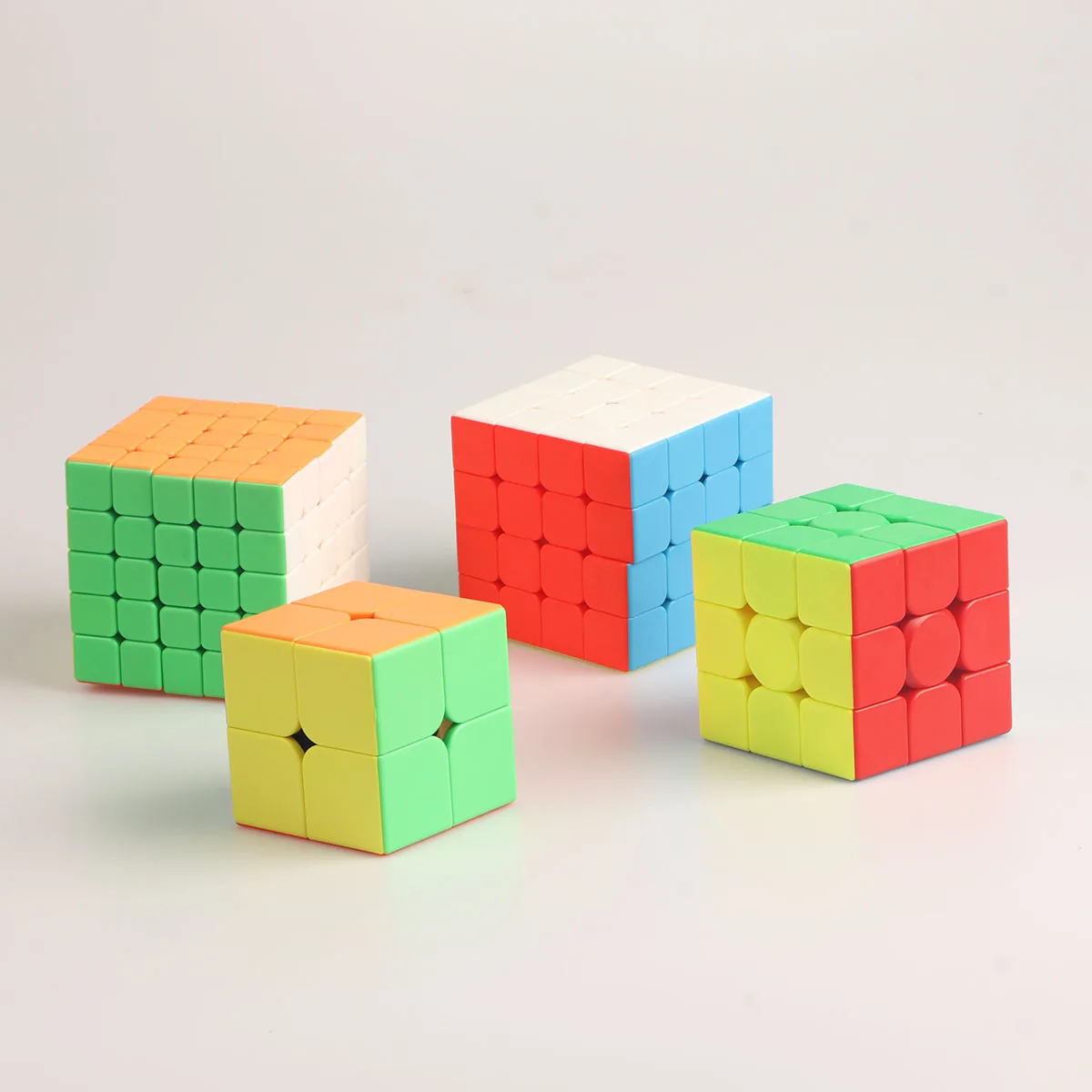 2x2 3x3 4x4 5x5พีระมิดไม่มีสติกเกอร์ปริศนาบรรเทาความเครียดระดับมืออาชีพการศึกษาความเร็วเรียบการแข่งขันของเล่นสำหรับเด็กของขวัญ