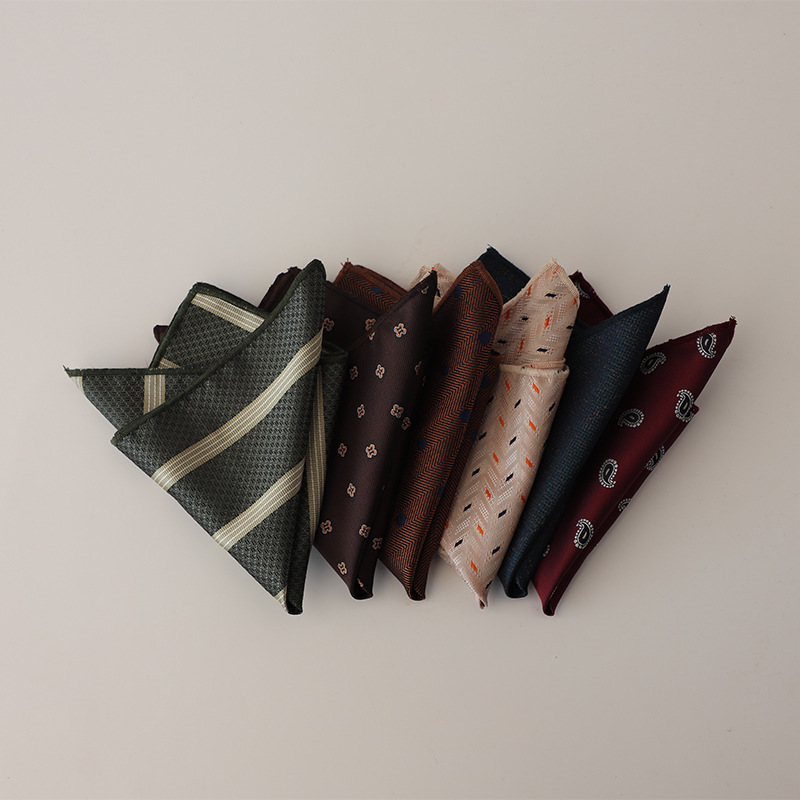 2025 ใหม่หรูหรากระเป๋าสแควร์การ์ตูนลายผ้าเช็ดหน้าสีเขียว Polka Dot โพลีเอสเตอร์ Hanky งานแต่งงานชุดของขวัญ