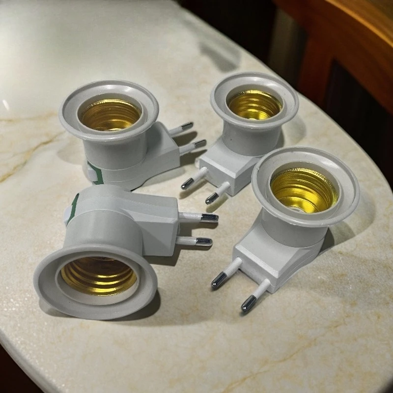 Venta caliente práctica enchufe de luz LED blanco E27 a enchufe de la UE/EE. UU. Adaptador de soporte convertidor de encendido/apagado para lámpara de bombilla