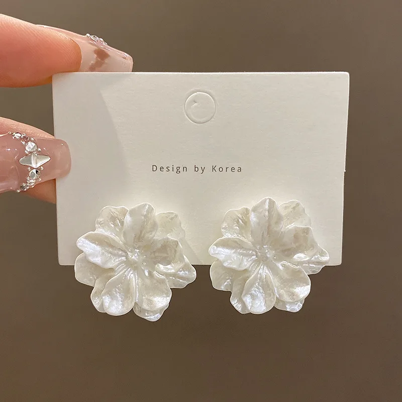 Pendiente grande de flor de Camelia blanca para mujer, joyería de resina Simple y exagerada para la oreja, regalo de Navidad para mejor amiga y boda