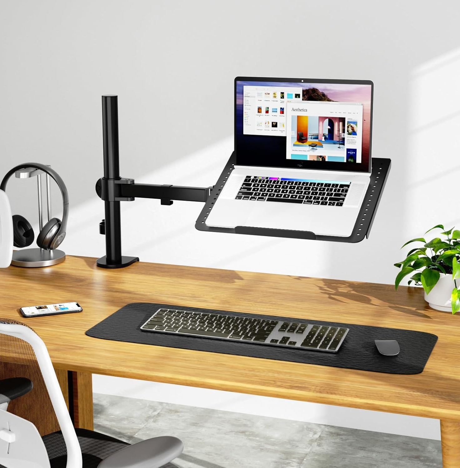 Laptop stand with heat sink can be raised and lowered. Single head laptop stand can rotate 360 ° Black