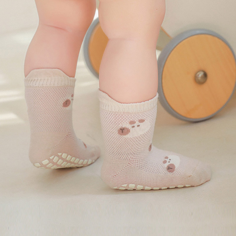 5 paia di calzini antiscivolo per bambini modello simpatico cartone animato calzini da pavimento per bambini ragazzi ragazze comodi e traspiranti per i più piccoli