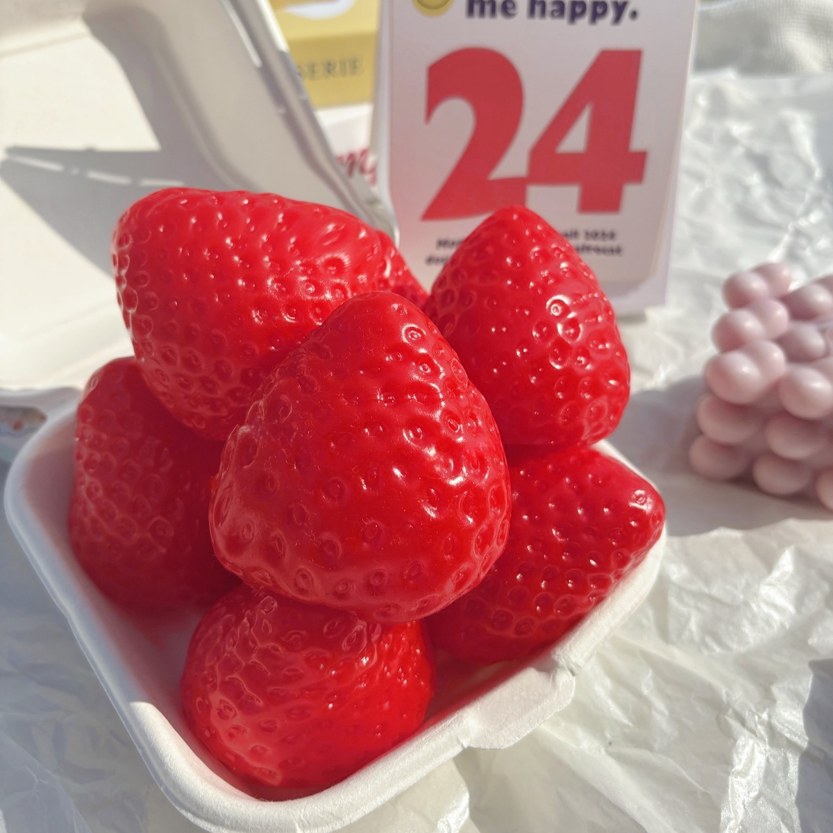 Nieuw en schattig gesimuleerd aardbei-knijpspeeltje, ontspannen vingertopspeelgoed voor decompressie, verjaardagscadeaus voor klasgenoten, vrienden a