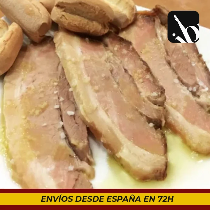 Idéal CHICHARRÓN DE CÁDIZ avec des gouttelettes de citron et de sel, produit gastronomique, épicerie fine, typique de la province de Cádiz.