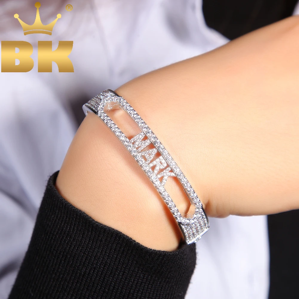 De Bling King Aangepaste naam Letter 26 Initial Armband Pave Bling Zirconia DIY Moving Letter Bangle Hiphop Sieraden voor cadeau