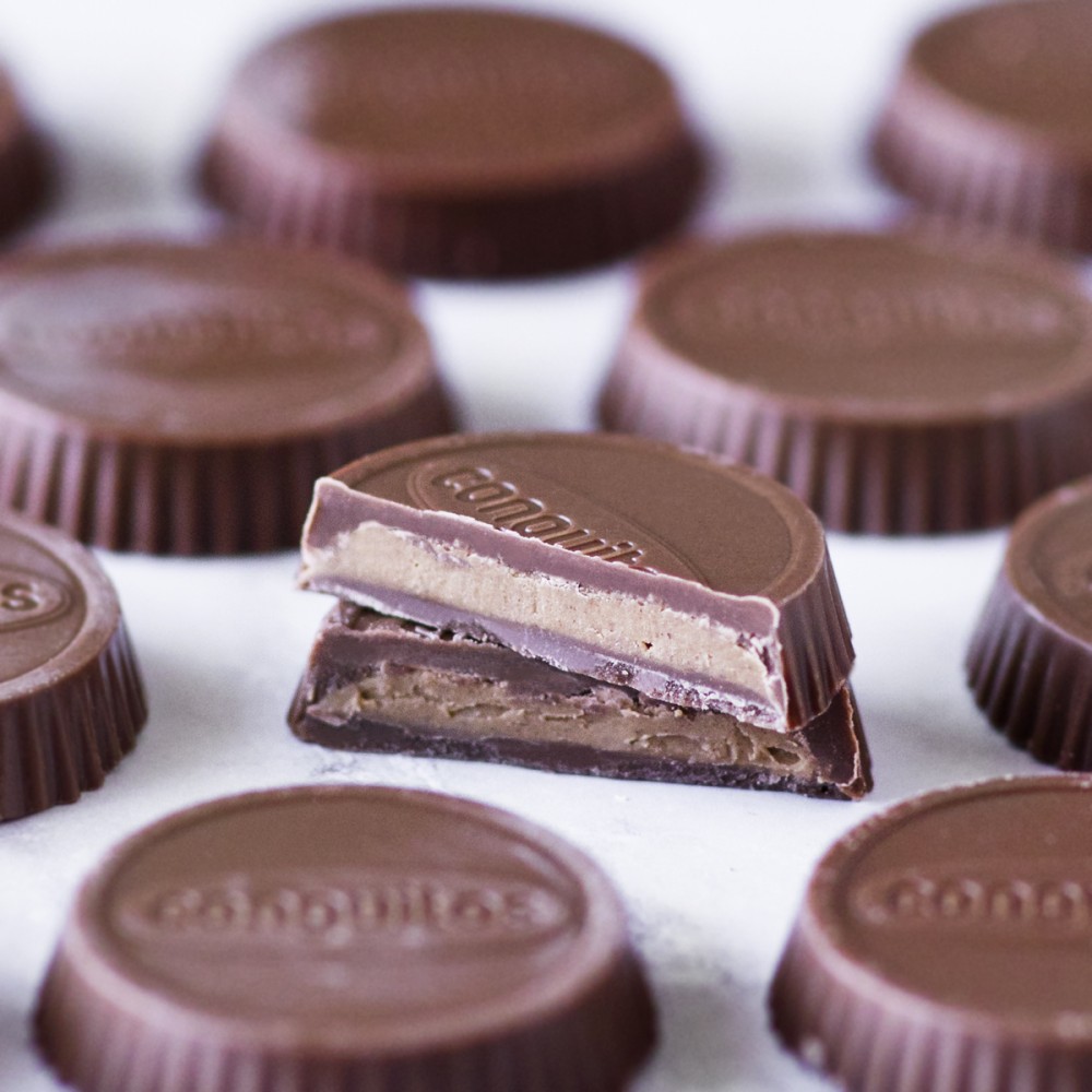 Copos claros do creme do amendoim, 16 pcs x 34g, petisco do chocolate do leite, enchimento do fluxo, creme da porca, sem óleo de palma e sem brilho, bloco contêm 2 copos