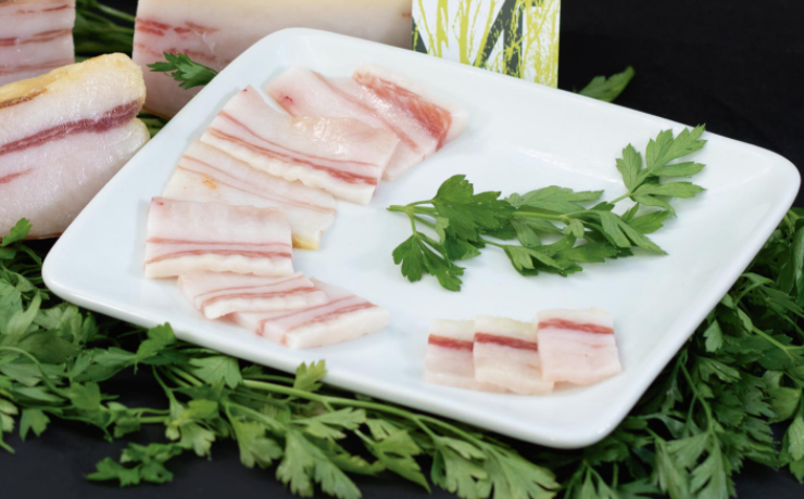 Papada ibérica de bolota guijuelo é um pedaço de textura macia, mas de grande intensidade em sabor e cheiro.