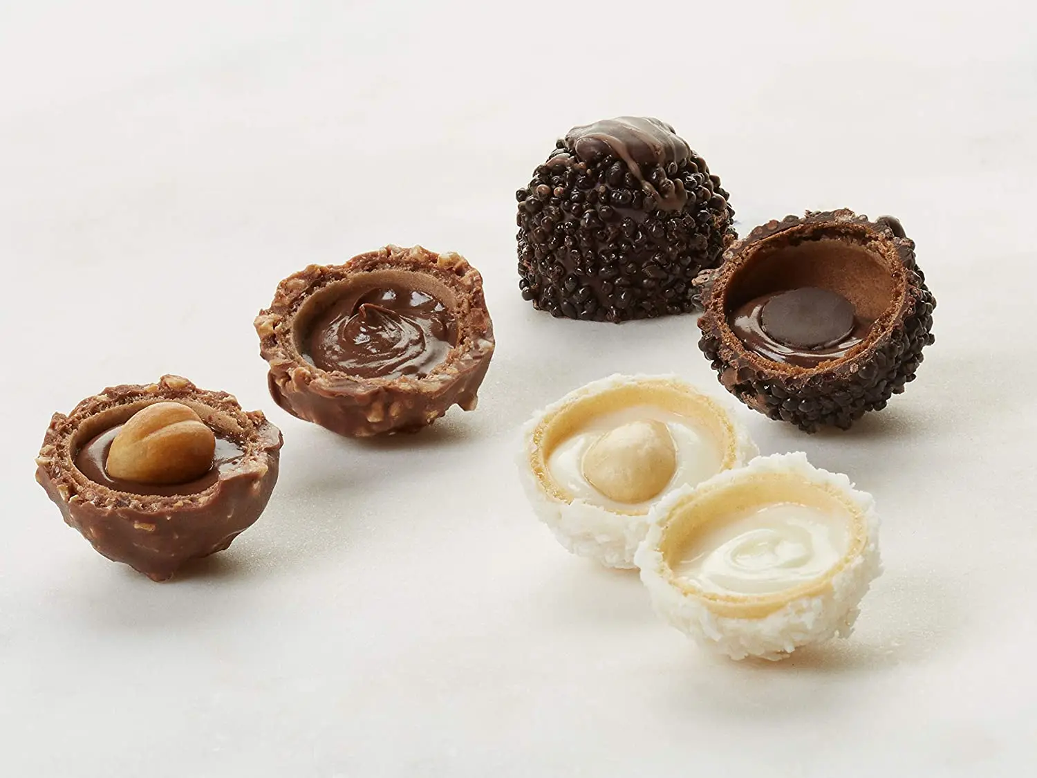 Chocolates ferrero rocher-chocolates de chocolate com leite e avelãs ferrero rocher-um presente para ficar bem em qualquer ocasião-escolha o caso que melhor lhe convier com 30 , 24 , 16 unidades...