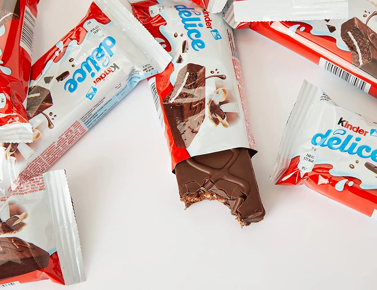 Bolo de Cacau Kinder Delice, 20 Unidades de 39g de Bolo Puff Esponja, Feito com Leite, Farinha e Ovos, Coberto com uma Camada Fina de Chocolate com Leite, Delicioso e macio