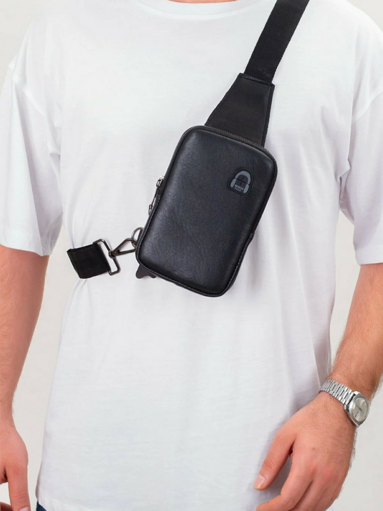 Tas Kulit Asli Earphone Hitam Pria Tas Dada 18X12 CM Tas Bahu Selempang Divisi Televisi Hitam Tas Bahu Tunggal