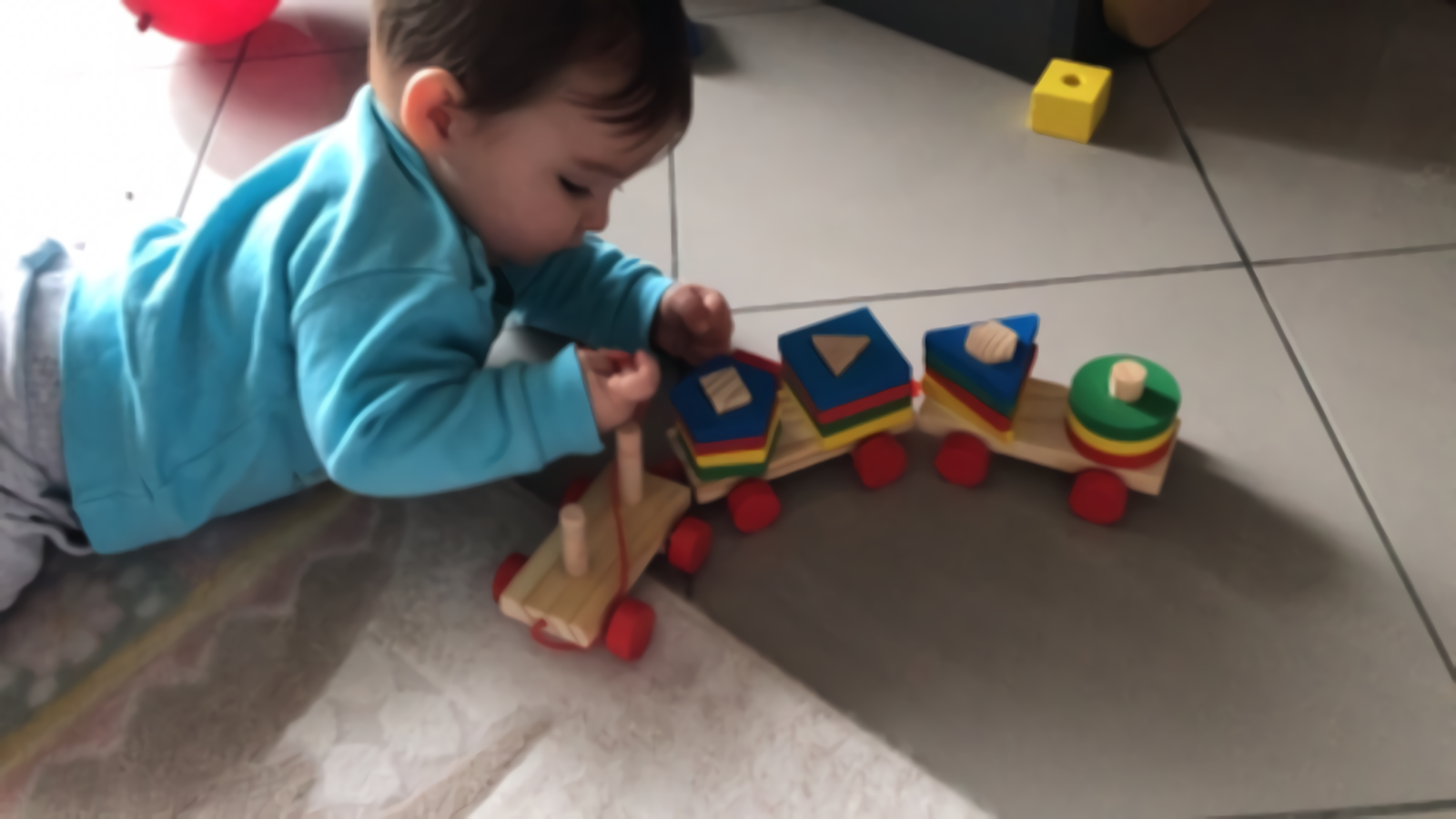 Mainan Kayu Bayi Pendidikan Geometris Tiga Bentuk Kereta Kecil Membantu Meningkatkan Memori VISUAL