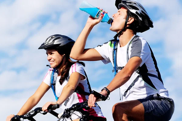 Bebida isotônica BENEDETTO UPGRADE RED ZERO para atletas com água e sais minerais. Contiene 12 unidades de 500ml cada