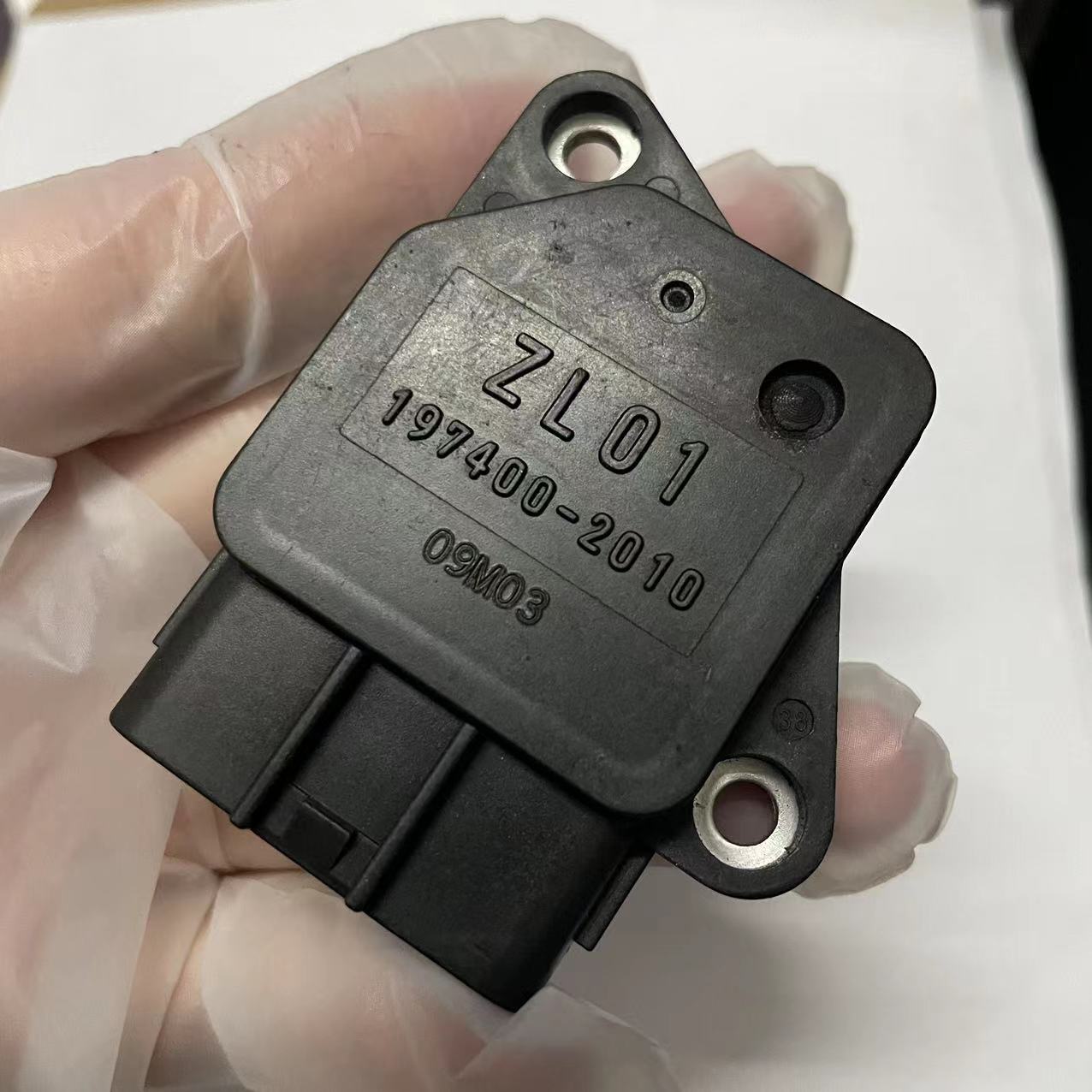1 pieza Original ZL01-13-215 ZL 0113215   ZL01-13-215 197400 -2010 Medidor de flujo de aire masivo Sensor MAF para MAZD-A 3 5 6 PROTE-GE MX-5 MIATA-