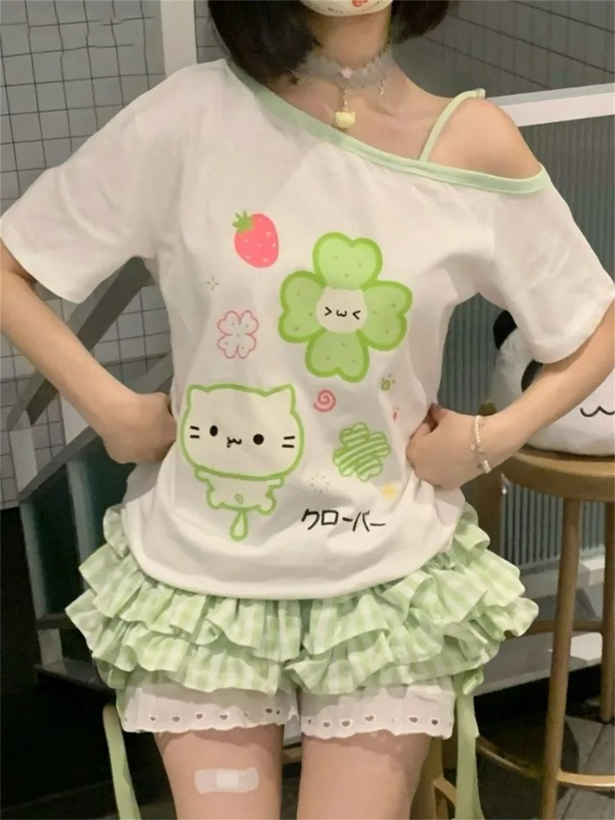 2026 Niedliche Harajuku T-Shirts für Damen Cartoon Süßer Diagonaler Kragen Kurzarm Off-Shoulder Lustige Oberteile Weibliche Y2k Damen T-Shirts