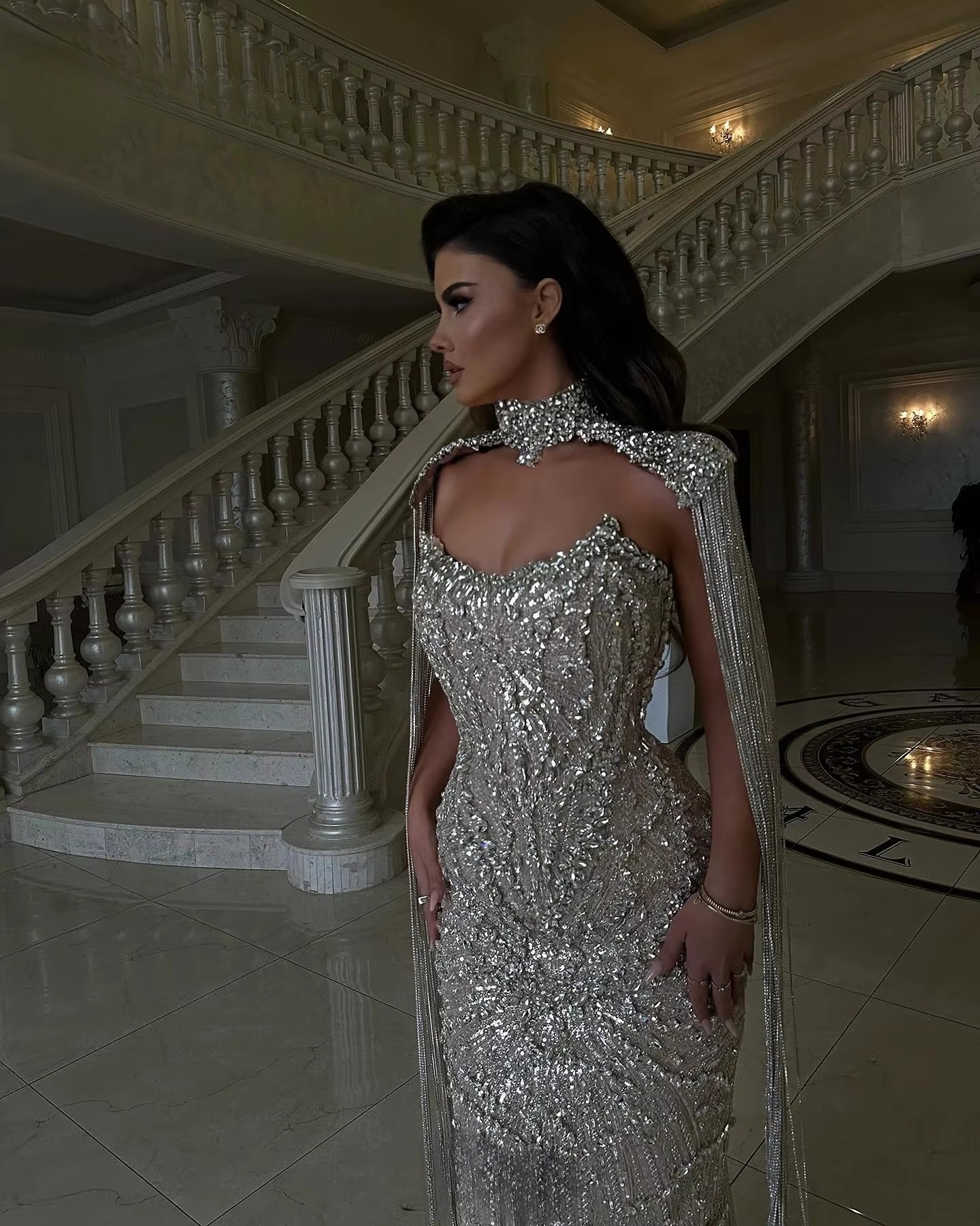 Vestidos de Noche plateados brillantes Para Mujer, cristales de lujo, Vestidos de celebridades de sirena con capa, vestido Para fiesta de graduación