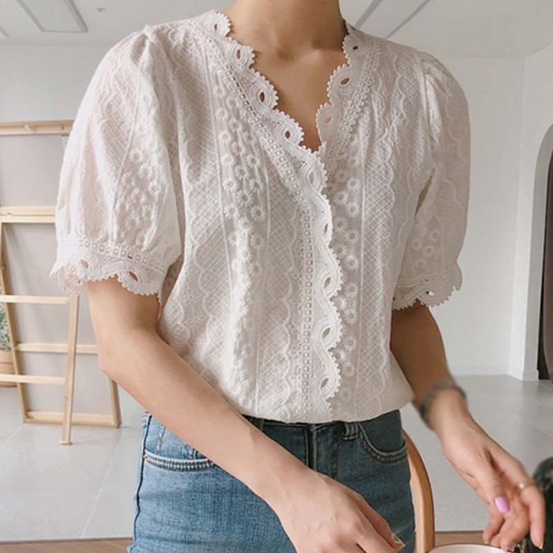 女性用レースシャツ,オフィスウェア,ファッショナブル,透かし彫り,白,シンプル,カジュアル,vネック,半袖