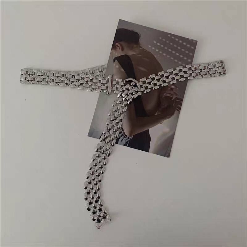Catena in vita punk di moda di lusso Elegante cinturino in metallo oro argento con fibbia ad ardiglione Cintura da donna hip-hop con catena in vita da donna in oro