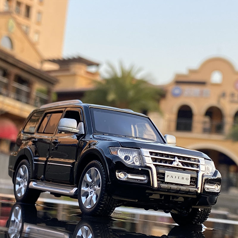 Mitsubishis PAJERO SUV Alloy Car Model, Veículo Diecast e Toy, Coleção de Modelo de Carro Metálico, Simulação de Som e Luz, Presente Infantil, 1:32