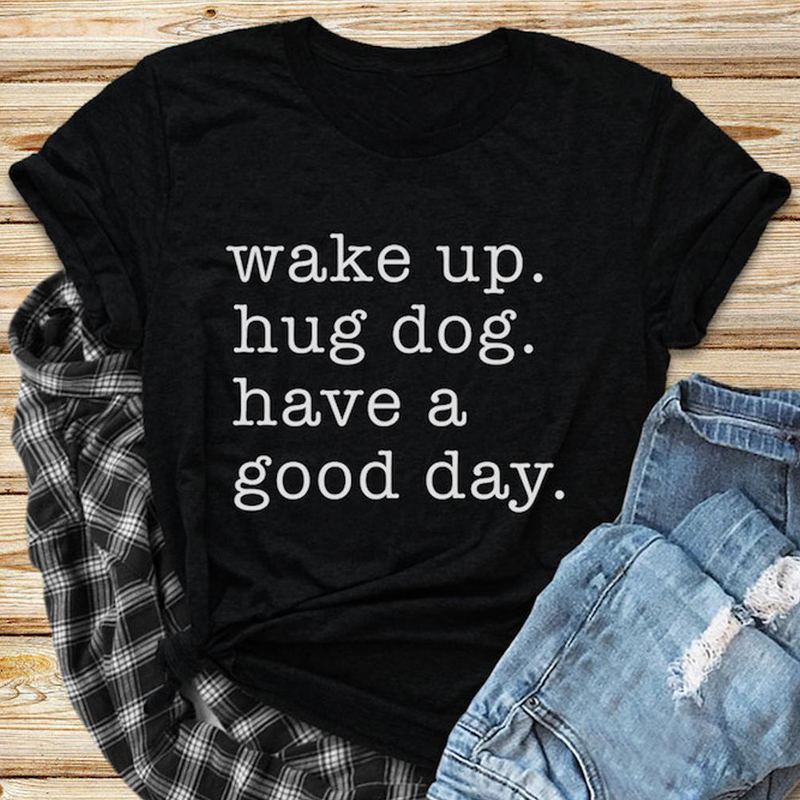 Wake Up Hug Dog memiliki hari yang menyenangkan T-shirt lucu anjing ibu hadiah Tshirt pakaian wanita lengan pendek Happy Weekend Tee Shirt Top