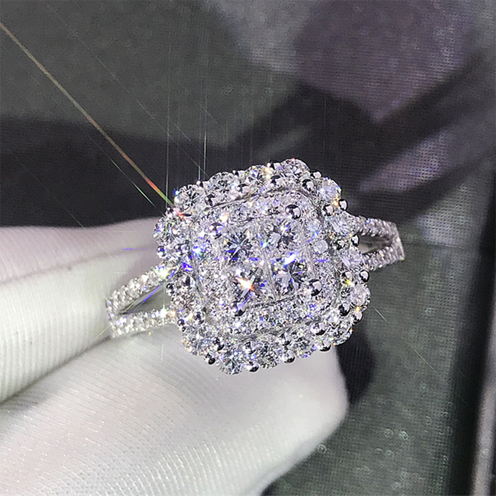 Huitan Wunderschöner quadratischer Damenring voller Bling Iced Out Micro Pave Kristall Zirkon schillernder Brautring Hochzeit Verlobungsring