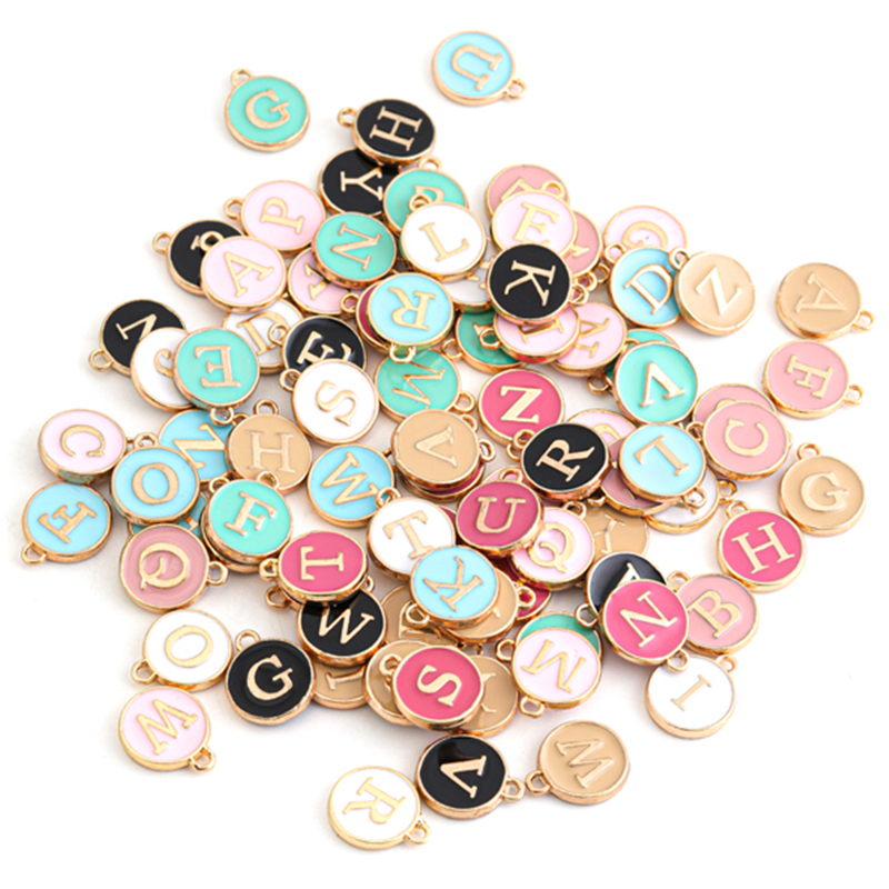 26 Stück doppelseitige flache runde Legierung Buchstaben Charms Emaille Charms Alphabet Anfangsbuchstaben Anhänger für DIY Schmuckherstellung Großhandel