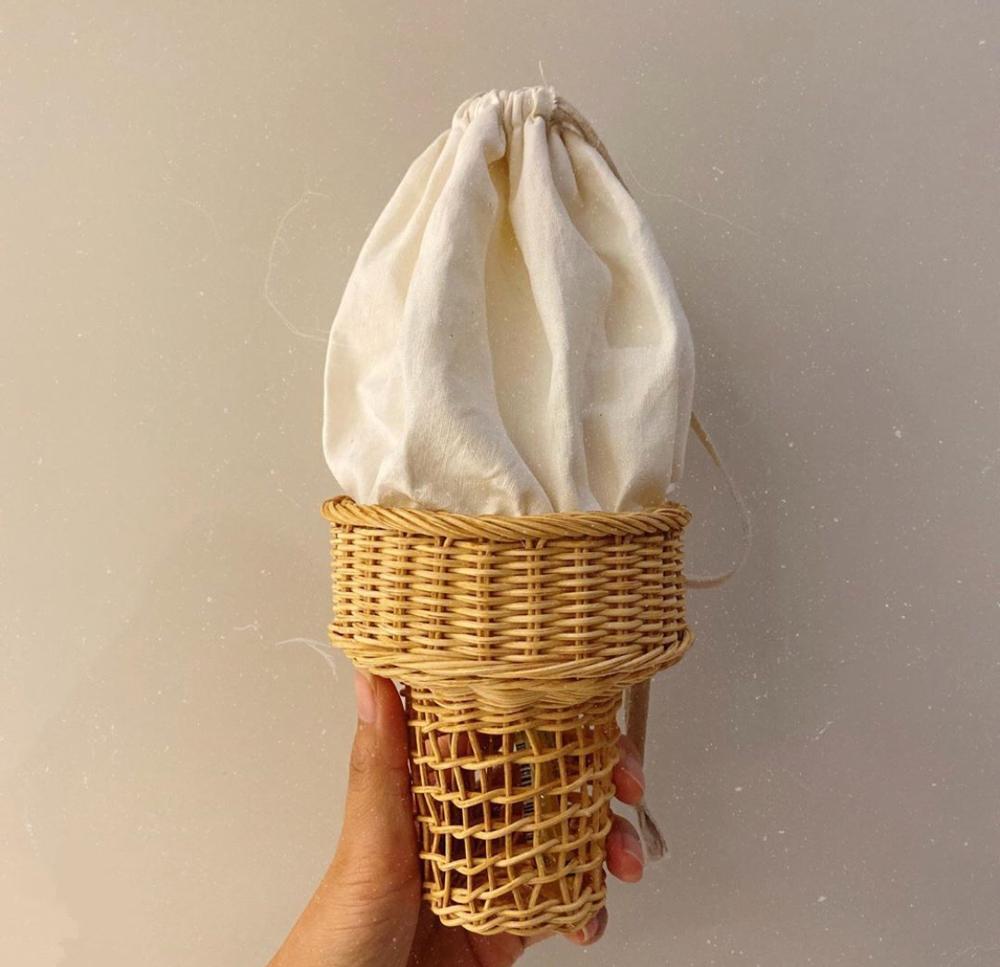 Handmade ไอศกรีมกระเป๋าฟางน่ารักสาน Ice Cream Shape หวายกระเป๋าชายหาดไหล่กระเป๋ากระเป๋าสตางค์แบบบาง C2635659
