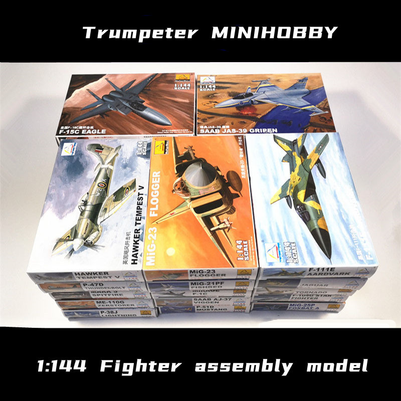 TRUMPETER 1/144 Modelo de montagem de lutador militar Avião de bombeamento Avião de brinquedo de plástico