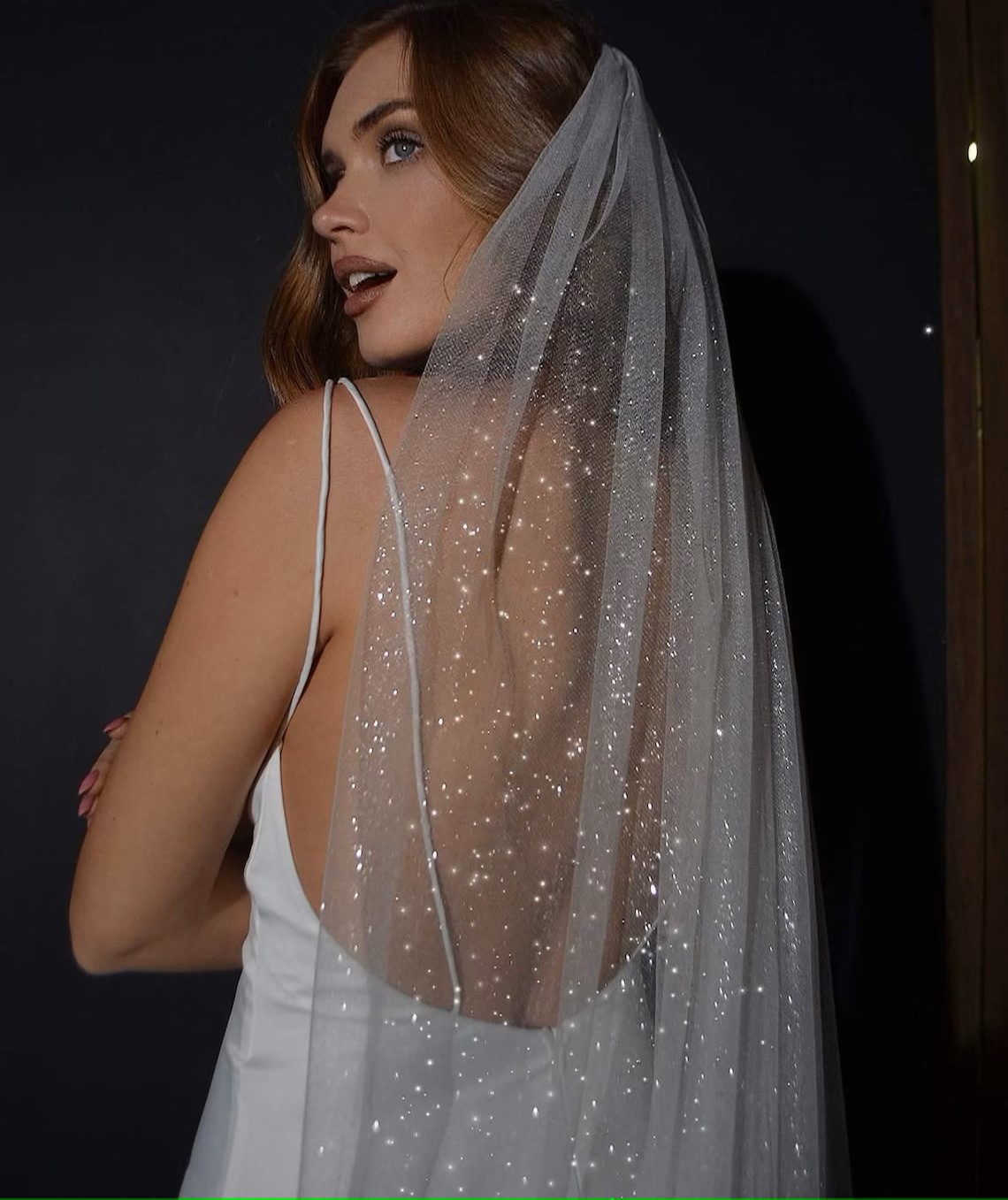 Topqueen-Long Golden Veil com lantejoulas, luxo Sparking Veil, Catedral Véu de Casamento, Champanhe Fios Coloridos, V101