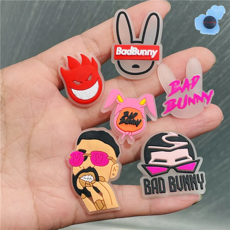 1 buah aksesori sepatu PVC Planet kelinci buruk bercahaya bandul sepatu berkilau bintang berpendar Aksesori Gelang DIY hadiah anak