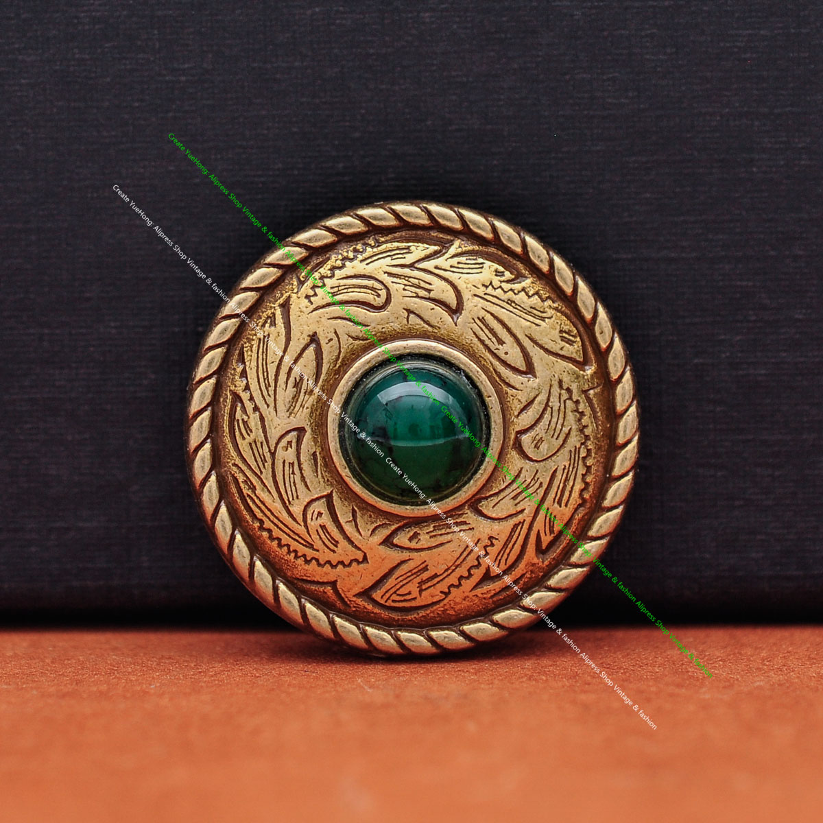 Cuerda de polvo de pradera de latón Retro tallada lateral, alforja de artesanía de cuero, Concho redondo verde turquesa elegante, tornillo de 1 ", 10 unidades